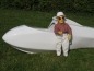 Preview: Pilotenpuppe Horst stehend neben L-Spatz 55 Rumpf in 1:3.5
