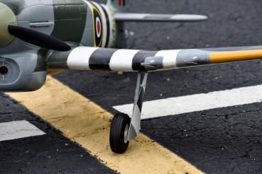 Hawker Typhoon von FMS EPO PNP einer der schönsten Warbirds seiner Klasse