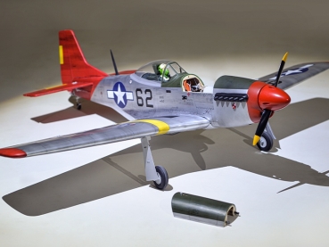 Preview: P-51 Mustang red tail mit elektrischem Einziehfahrwerk Spw. 141cm für Elektro oder Verbrenner