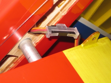 Preview: Spektrum Servosteckerclips Sicherungsclip für Servokabel VE=25 Stück SPMA3054