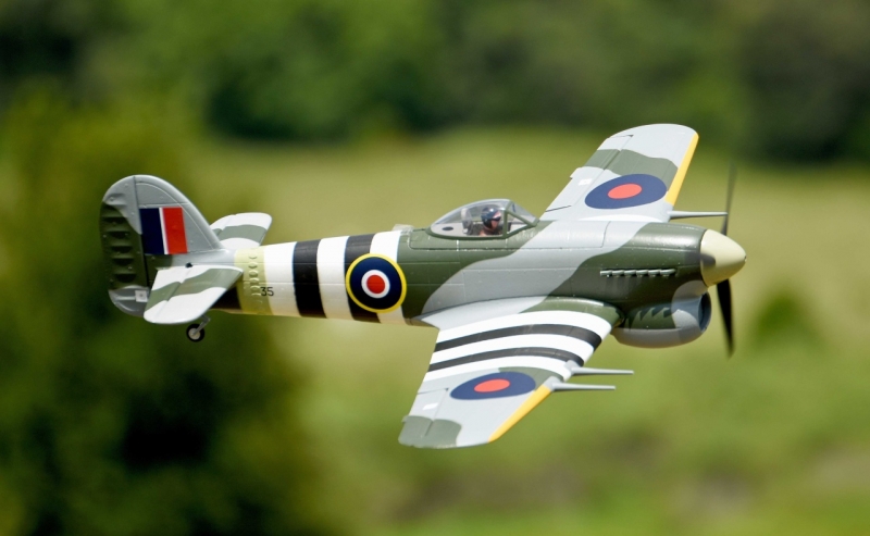 Hawker Typhoon von FMS EPO PNP einer der schönsten Warbirds seiner Klasse