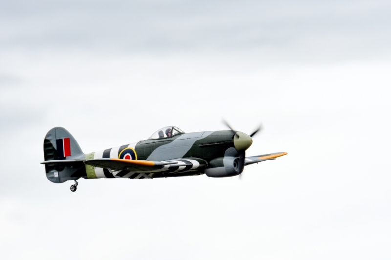 Hawker Typhoon von FMS EPO PNP einer der schönsten Warbirds seiner Klasse