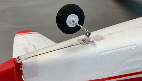AMXFlight YAK-11 rot weiss EPO für 6S Lipo  PNP Spw.145cm