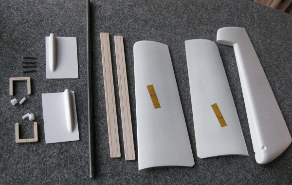 ASW-15B Scale Bausatz, GfK-Rumpf, GfK-Rahmen, Haube klar. Styro-Abachi Fläche 3,75m